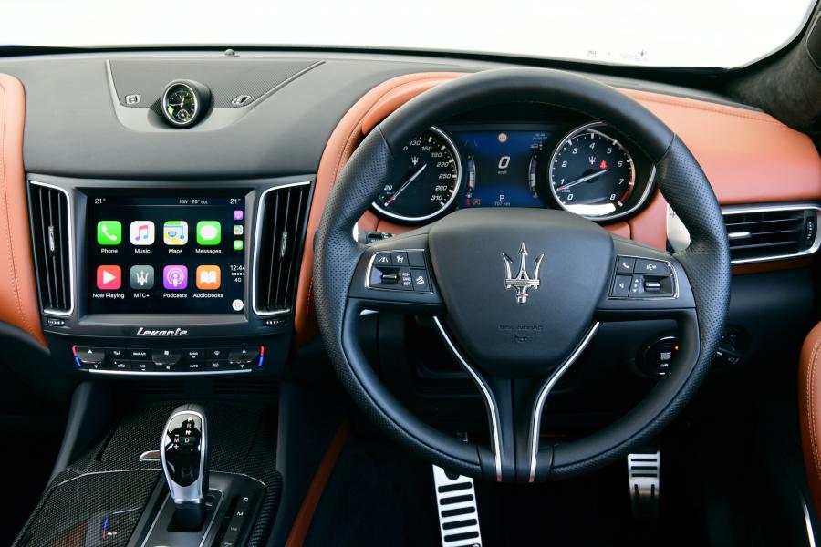 Панель приборов Maserati Levante S Q4 GranSport 2017 года  (AU) (фото 19 из 36)